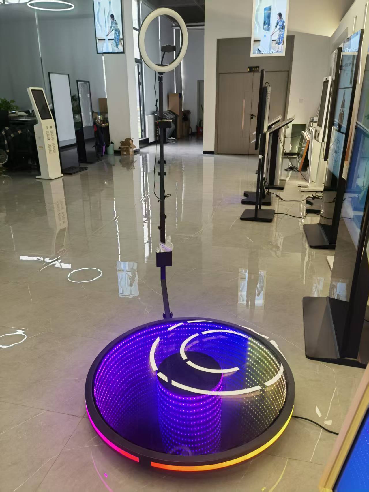 Quomodo Speculum LCD Propono augendam Digital Signage et Commercium?