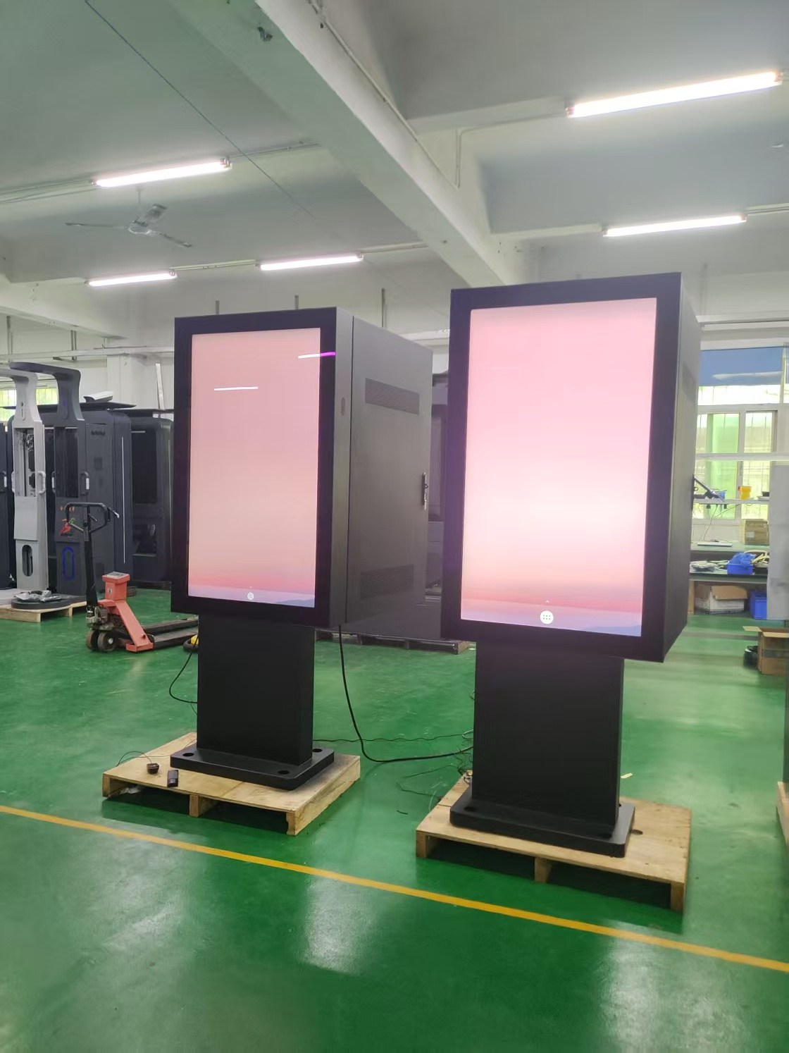 4K 43inch Outdoor Kiosk Video ludio ludius IP66 IMPERVIUS
